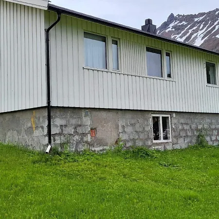 10 Person In Reinfjord-by Traum Spildra